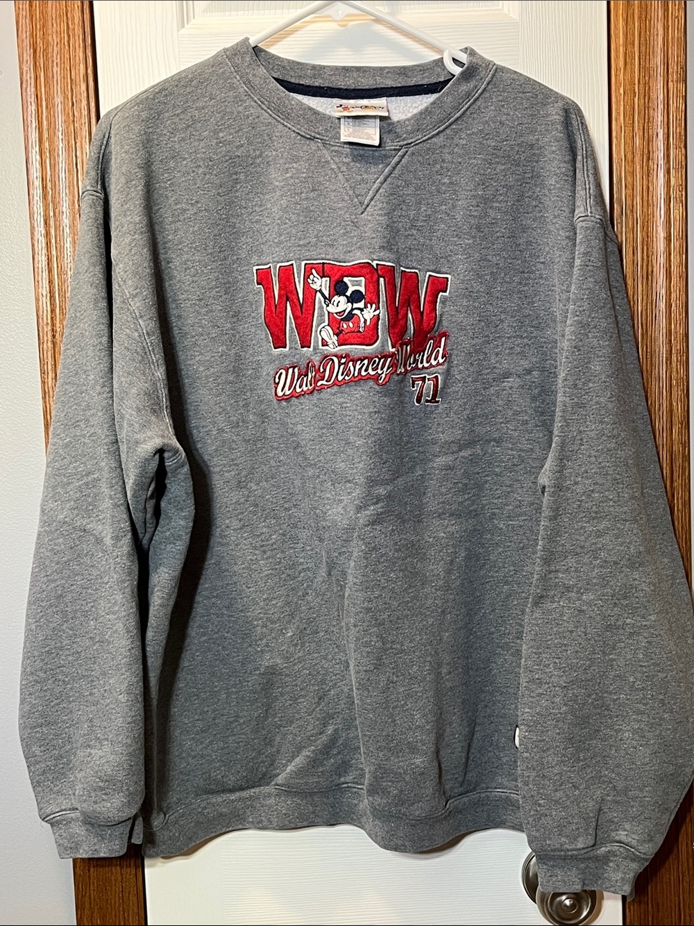 Walt Disney World 1971 Mickey Embroidery Patch Gray Sweatshirt Unisex Size Large